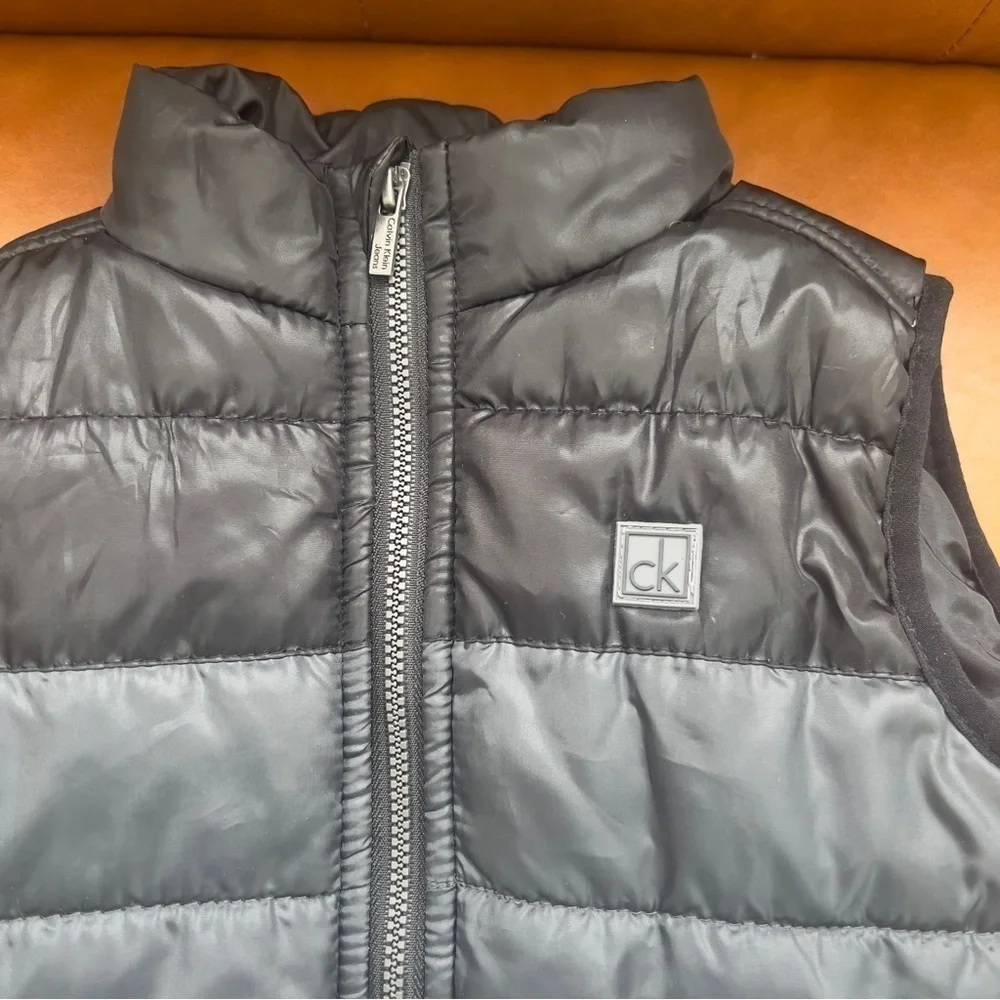 Calvin Klein Jeans Boys Size 24 months Black Gray Puffer Vest